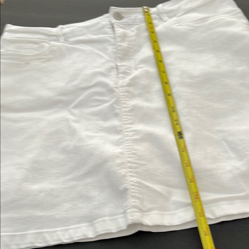 Elegant White Croft & Barrow Denim Skirt - Picture 6 of 9